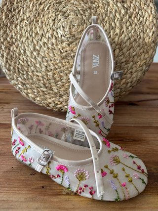 Bailarinas Zara con flores