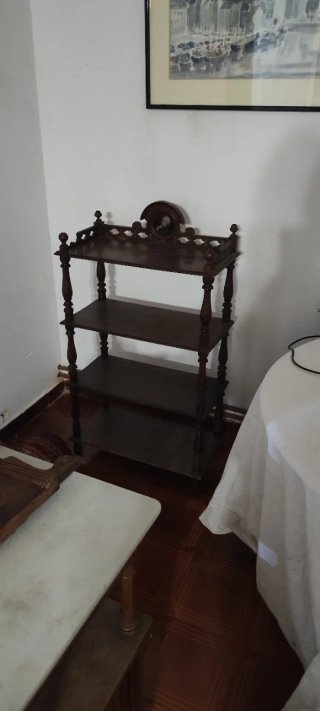 Estantería Antigua de Madera