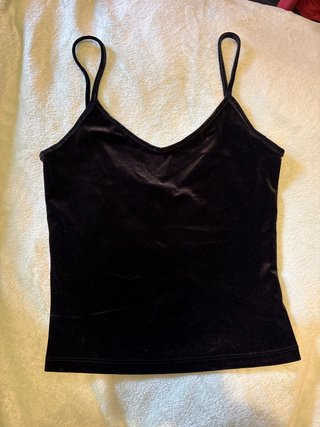 Top de terciopelo negro Bershka