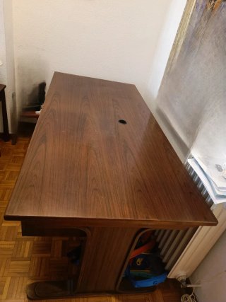 Mesa de Reuniones de Madera