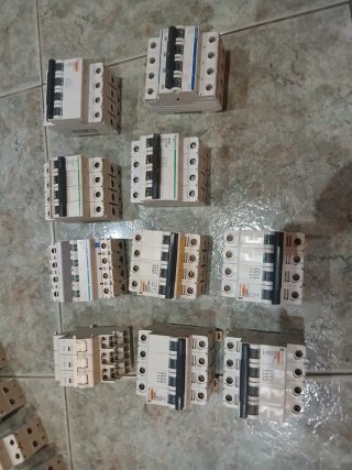 Lote de 10 Magnetotérmicos Schneider