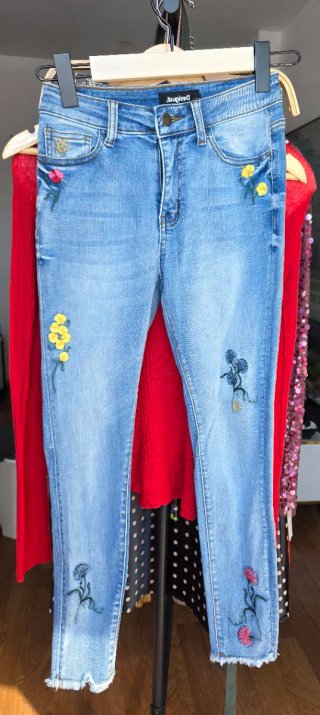 Pantalón Vaquero Desigual con Bordados