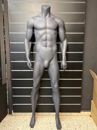 Maniquí hombre musculado 180 cm con base