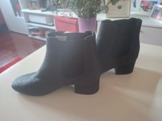 Botines Negros con Brillo y tacón grueso Talla 37
