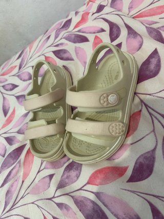 Sandalias Crocs para niño
