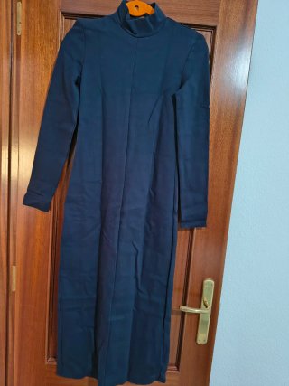 Vestido largo azul de cuello alto