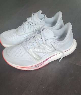 Zapatillas New Balance FuelCell Rebel v3
