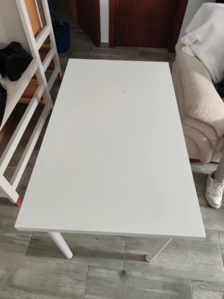 Mesa de estudio blanca