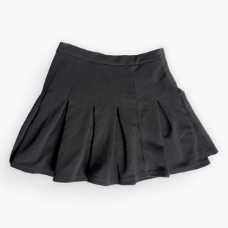 Falda corta negra plisada