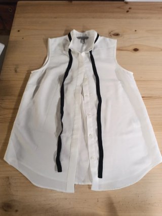 Blusa sin mangas blanca y negra Talla XS
