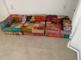 Un elegante sofá cama para jóvenes