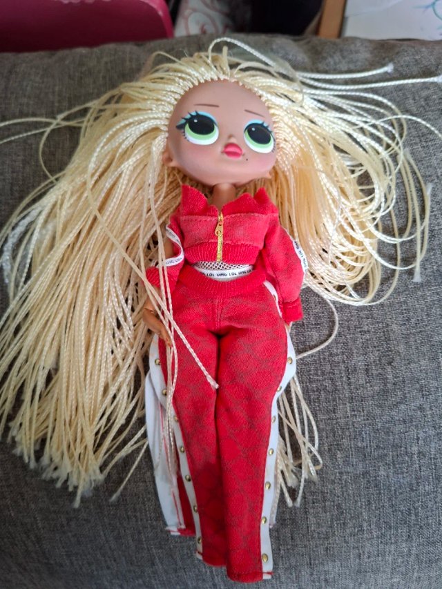 Muñeca L.O.L. Surprise! con pelo rubio