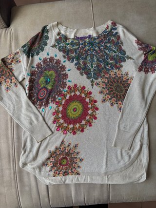 Suéter con estampado colorido