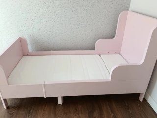 Cama infantil IKEA rosa