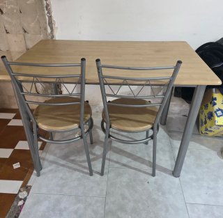 Mesa de cocina con 4 sillas