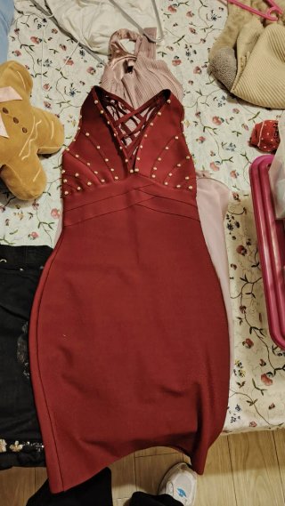 Vestido Bandage burdeos con Tachuelas