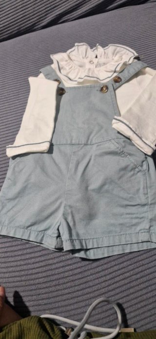 Conjunto de Bebé: Peto y Camiseta