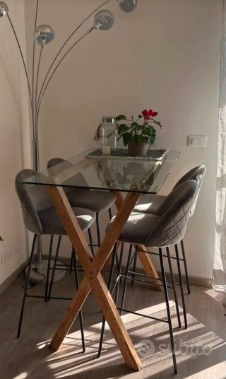 Set tavolo alto e 4 sedie in velluto
