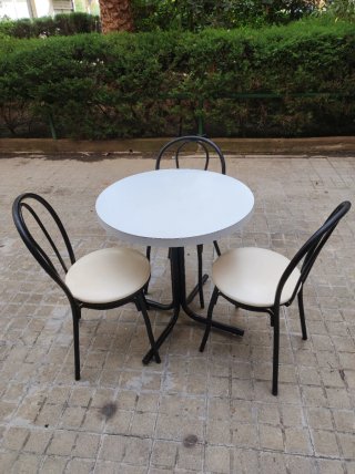 Mesa de cocina redonda con 3 sillas