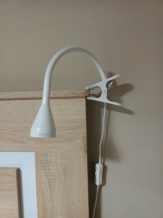 Lámpara de pinza blanca