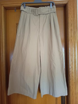 Pantalón Chino Beige con Cinturón