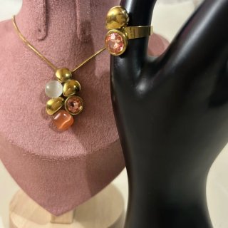 Conjunto de Collar y Anillo Dorado