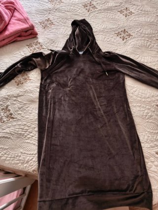 Camisón de terciopelo con capucha