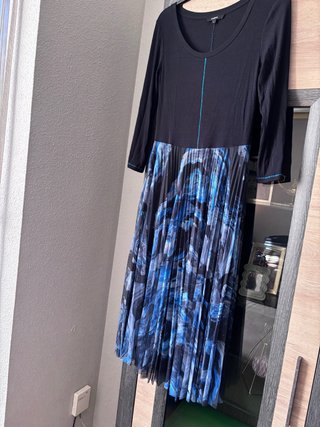 Vestido midi negro y azul