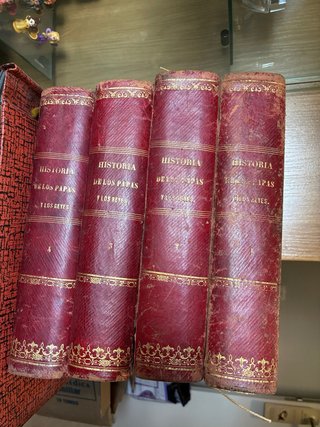 Historia de los Papas y los Reyes