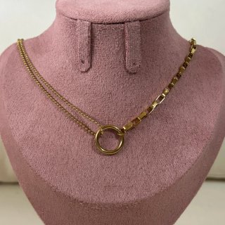 Collar Dorado con Diseño de Doble Cadena