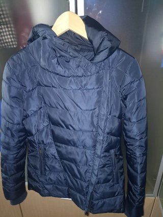 Cazadora acolchada azul