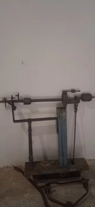 Báscula Antigua de Hierro con base roto