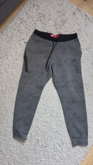 Pantalones deportivos Nike grises Talla M