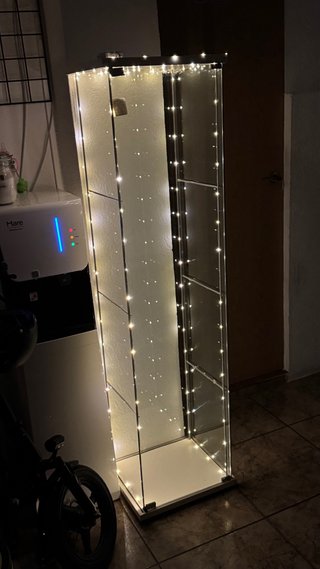 Vitrina de Cristal con Iluminación LED