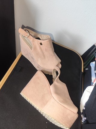 Cuñas de verano beige y rosa