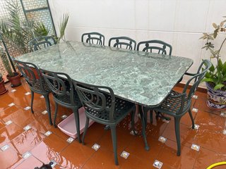 Mesa Familiar de Mármol Verde