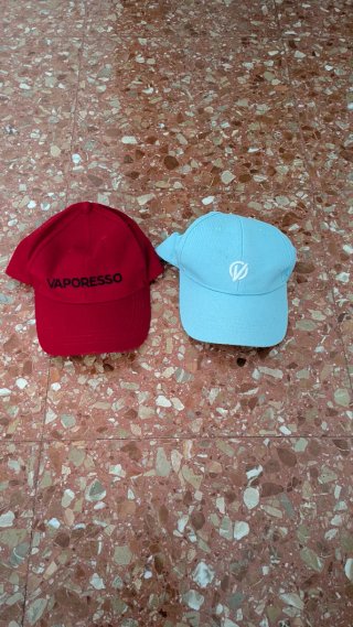2 Gorras Vaporesso Roja y Azul