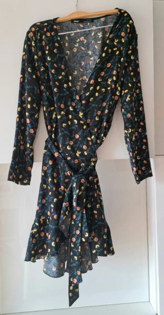 Vestido Mini Satinado Flores Célop