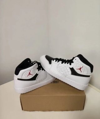 T41 Zapatillas Nike Jumpman Blancas y Negras