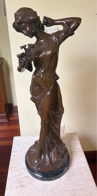 Figura de Bronce Mariaton