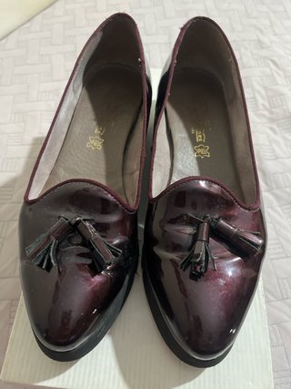 Mocasines de Piel Burdeos con Borlas