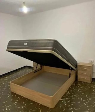 Divani letto, materassi, armadi, divani