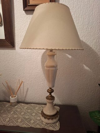 Lámpara de mesa de mármol