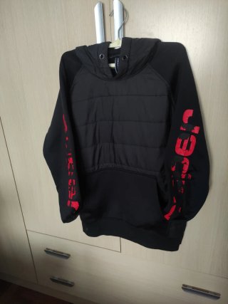Sudadera Negra con Capucha