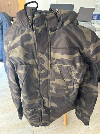 Parka Bershka Camuflaje Talla M