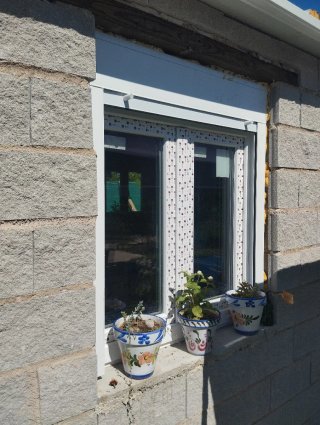 2 Ventanas de PVC 1x1m con Persiana