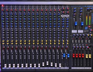 Mesa de Mezclas Allen & Heath GL2000 + Flightcase
