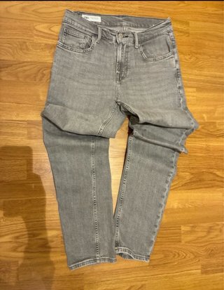 Pantalón vaquero gris Zara