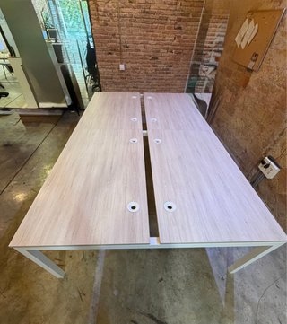 Mesa de oficina amplia