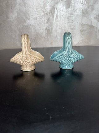 Coppia di cestini in ceramica vintage